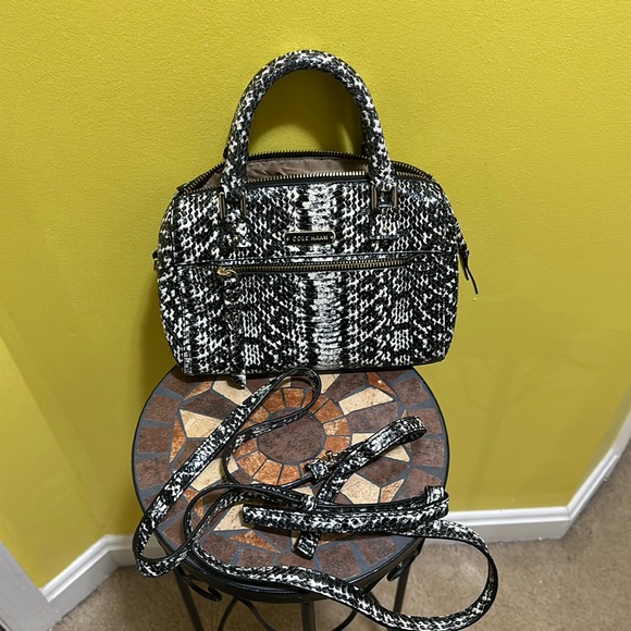 Cole Haan Handbags - EUC Cole Haan python print purse